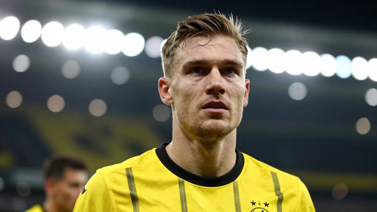 Borussia Dortmund geht mit drei Neulingen in die Startelf des Bundesliga-Heimspiels gegen den HSV, während Veerman und...