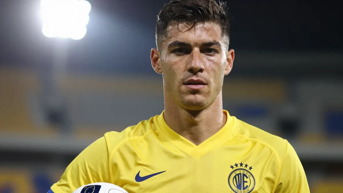 Borussia Dortmund are considering a return for Jadon Sancho, but the free agent must forgo a signing bonus and accept a...