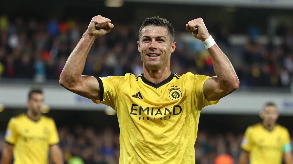 Borussia Dortmund startet mit einem 2:0-Heimsieg gegen den HSV in die neue Bundesliga-Saison, muss die letzten Minuten...