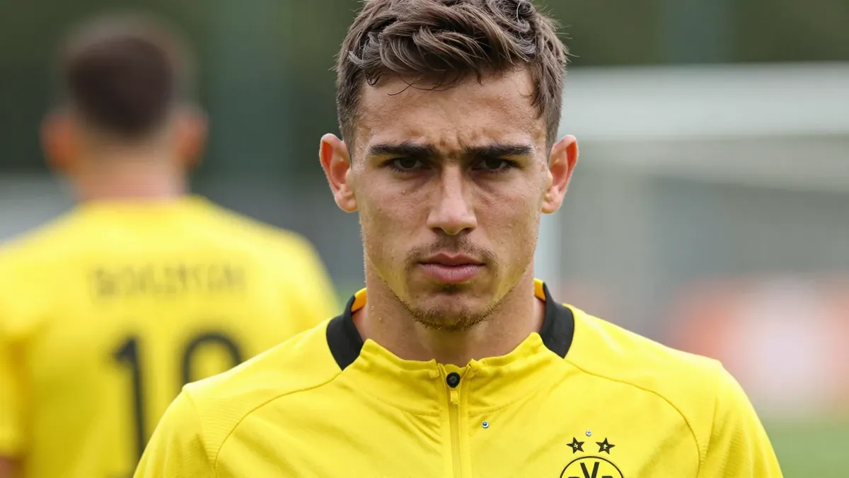 Borussia Dortmund defender Reggiani independently refused a move to England, which scuppered the backup plan involving...