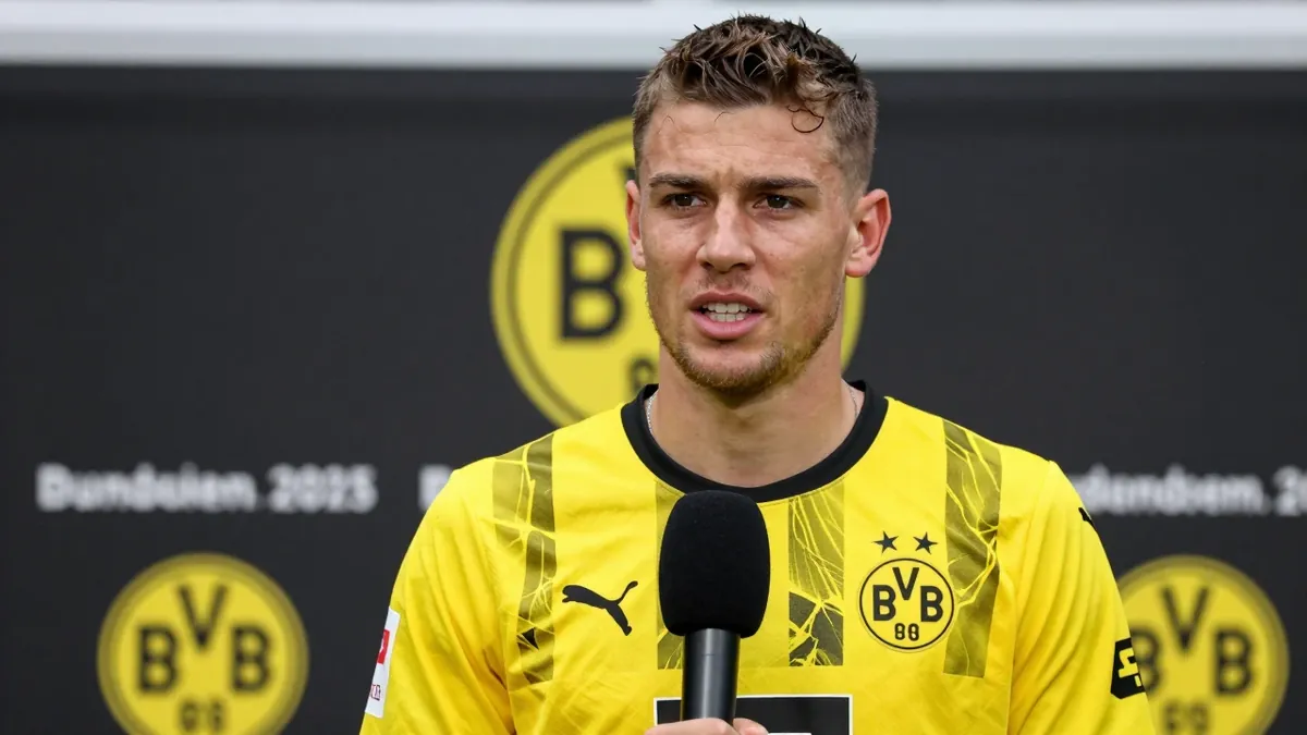 Enzo dos Santos unterschreibt Profivertrag bei BVB