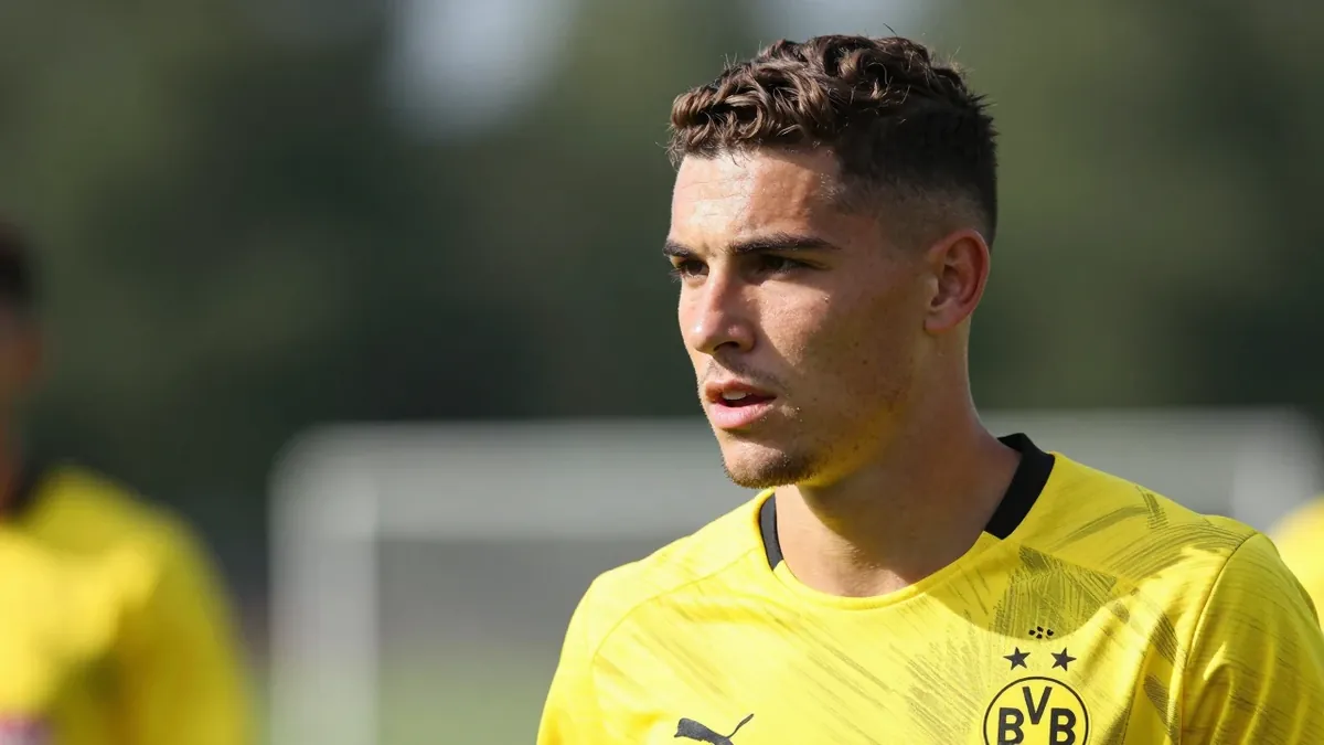 Borussia Dortmunds Mittelfeldspieler Felix Nmecha steht auf der Transferliste von Manchester United, wobei auch
