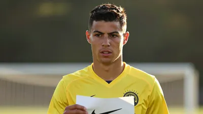 Borussia Dortmund hat den 19-jährigen Offensivspieler Ethan Nwaneri von Arsenal ausgeliehen, um die Verletzung von...