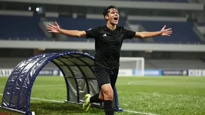 Der 17-jährige Mathis Albert debütierte für Borussia Dortmund und erzielte für die USA, womit er gleich zwei...