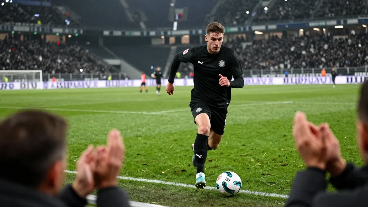 Borussia Dortmund gehört zu den vier Top-Klubs, die den 17-jährigen Gladbach-Offensivspieler Wael Mohya beobachten, der...